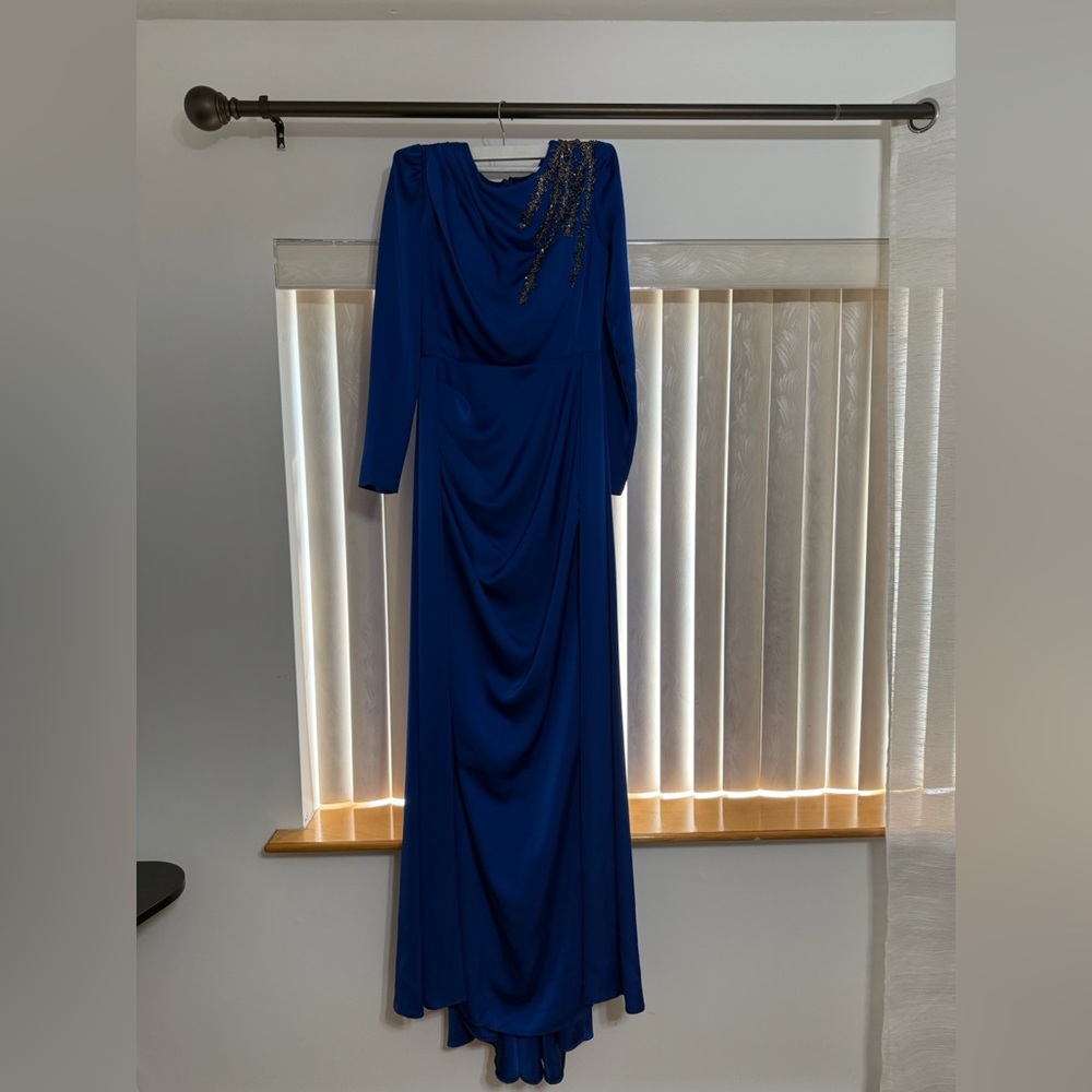 Elegant Blue Evening Gown - Picture 2 of 2